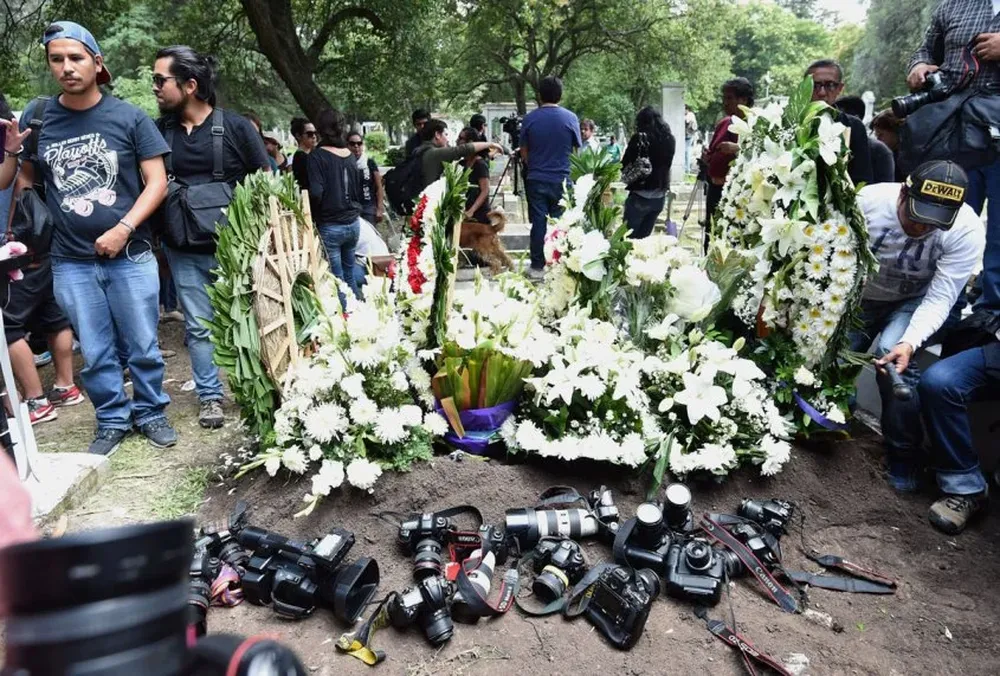 Los fotógrafos honraron a su colega asesinado