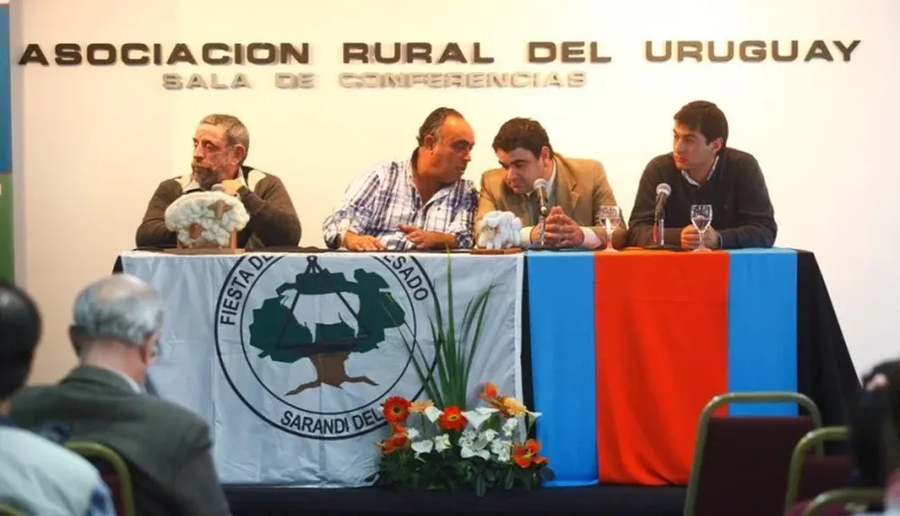 Autoridades organizadoras durante el lanzamiento de la Fiesta del Cordero Pesado