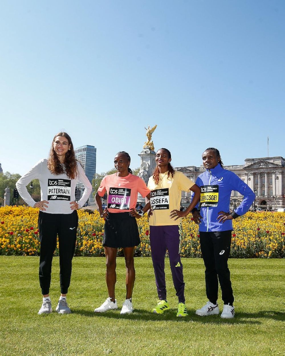 Julia Paternain entre las estrella de la Maratón de Londres 2026, junto a Hellen Obiri, Tigst Assefa y Joyciline Jepkosgei.