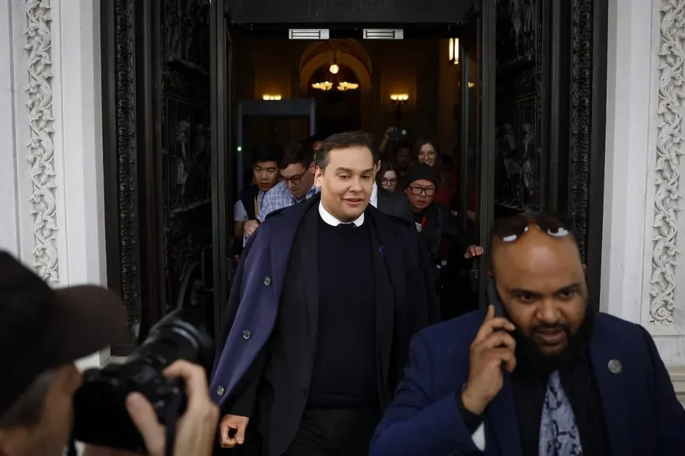 George Santos abandona el Congreso luego de ser expulsado por sus pares por graves falta de ética.