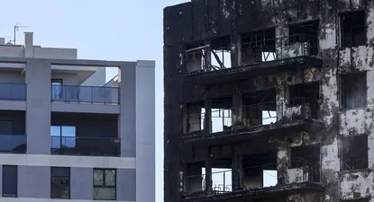 Una parte del edificio incendiado del barrio de Campanar, a 24 de febrero de 2024, en Valencia.