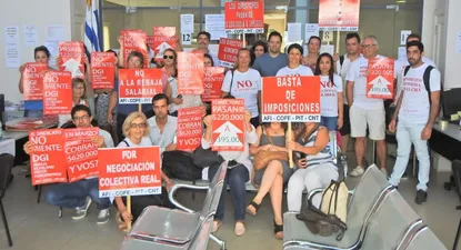 trabajadores de la dgi ocupan la oficina de maldonado