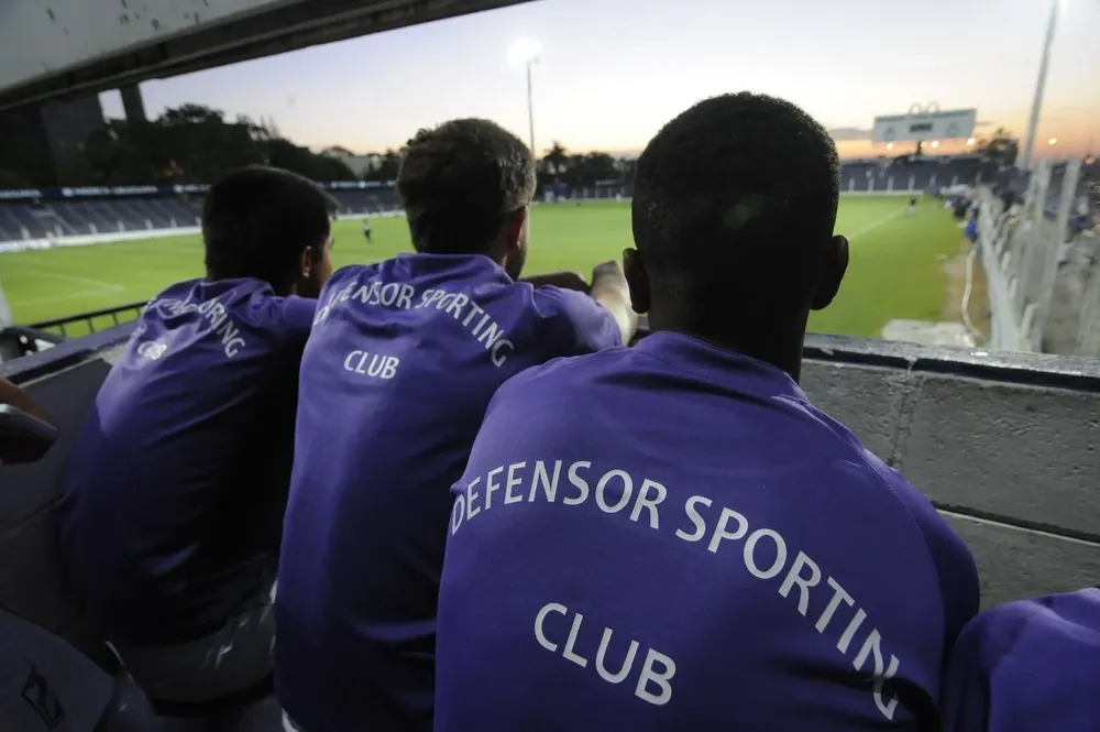 Jugadores de Defensor en el Franzini