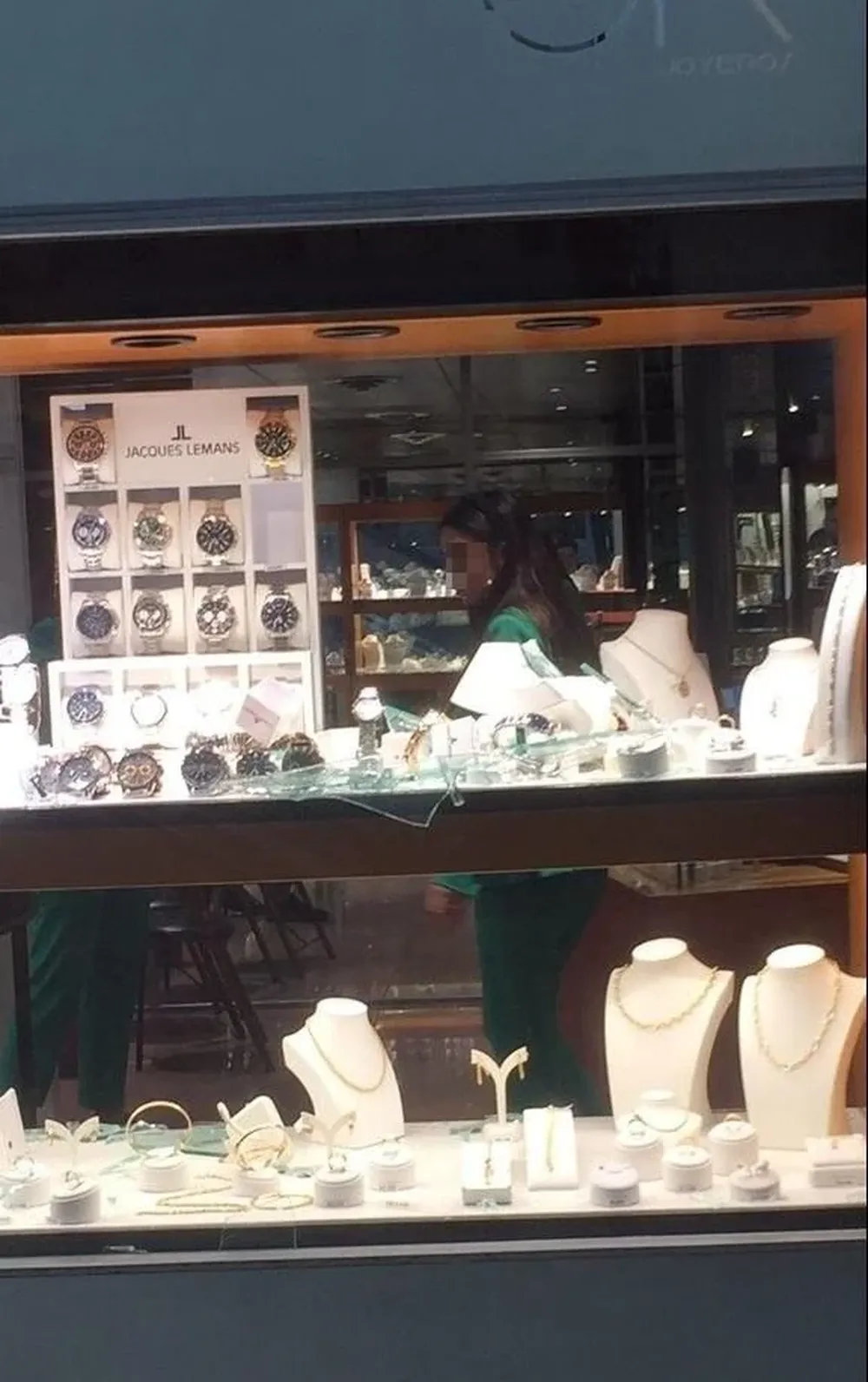 Asalto a joyería en Portones Shopping