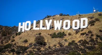 trump acusa a otros paises de robar el negocio del cine a eeuu y amenaza con aranceles del 100% a peliculas extranjeras