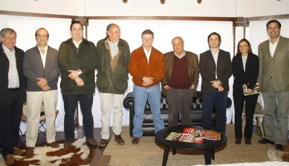 Integrantes de la cabaña, de los escritorios y del banco en la conferencia
