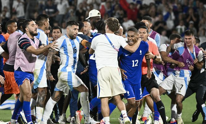 Distintos jugadores de Francia y de Argentina generaron incidentes tras el final en los Juegos Olímpicos París 2024