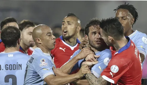 Aránguiz: En Uruguay aún no aceptan que ganamos la Copa