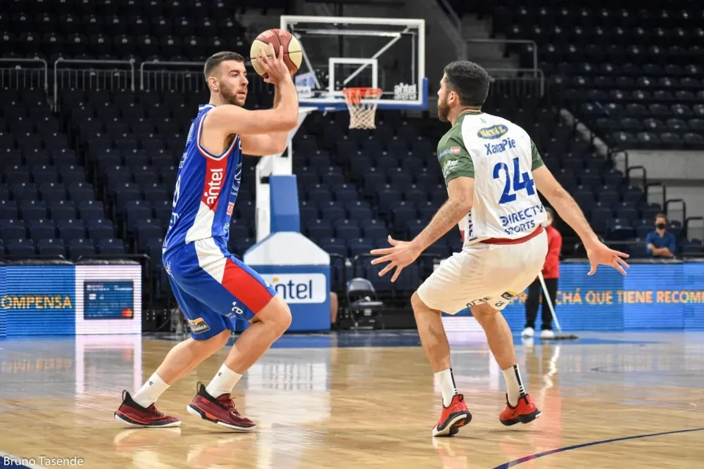 Nacional le ganó a Aguada y forzó el quinto partido semifinal