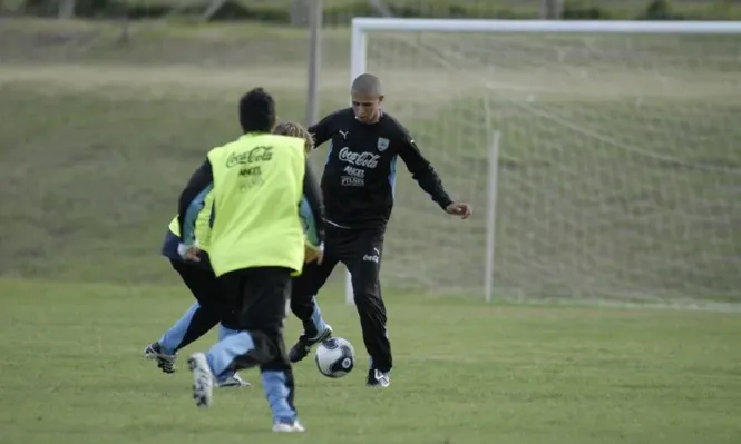 Arismendi en una práctica de la selección en el año 2009