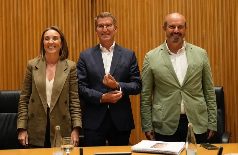 Alberto Núñez Feijóo con Cuca Gamarra y Pedro Rollán