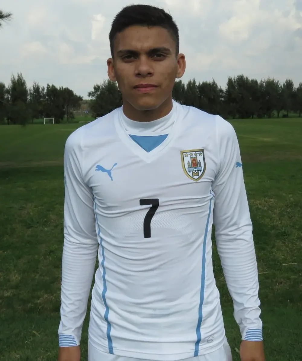 Brian Ocampo en las juveniles de Uruguay