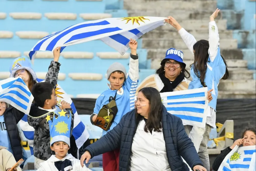 Hinchas de Uruguay para ver a la selección en el debut de las Eliminatorias