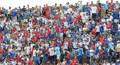 La hinchada tricolor, tras el partido con Racing, tardará en regresar al Parque Central.