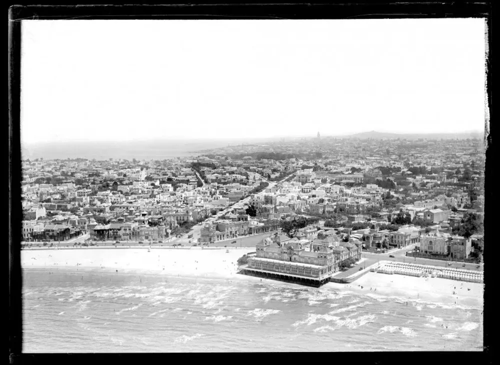 Rambla y Hotel de los Pocitos. Década 1910.