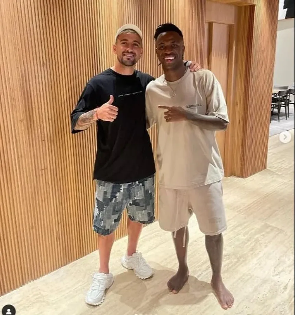 El encuentro de Giorgian De Arrascaeta y Vinicius Jr.