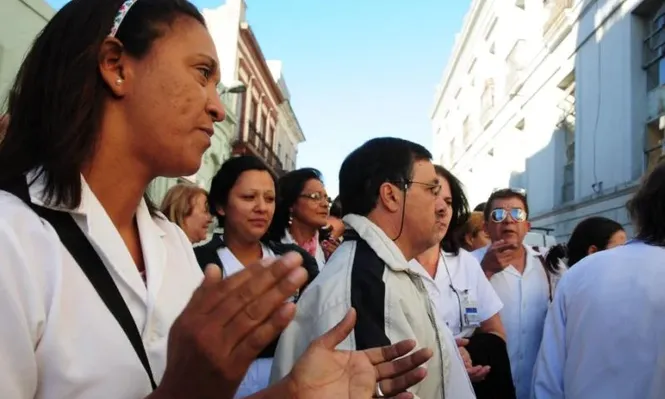 Enfermeros del Hospital Maciel