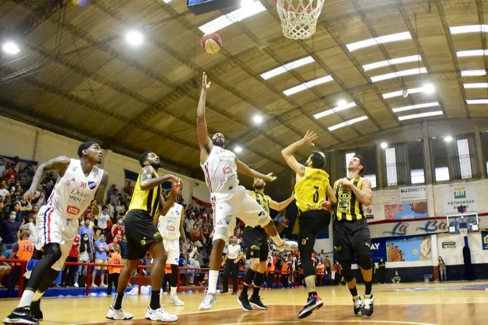 Peñarol recibe a Nacional