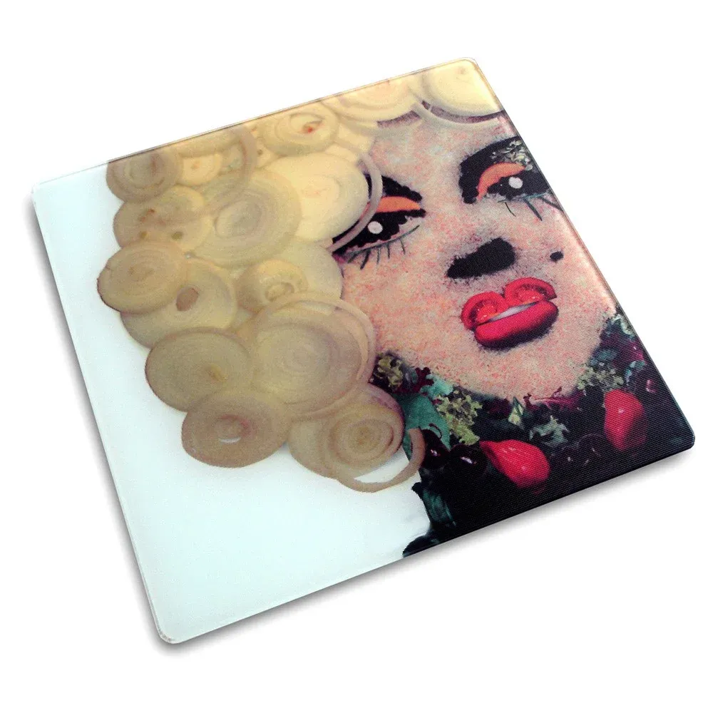 La tabla para cortar con el rostro de Marilyn Monroe se puede encontrar en La Ibérica a $540