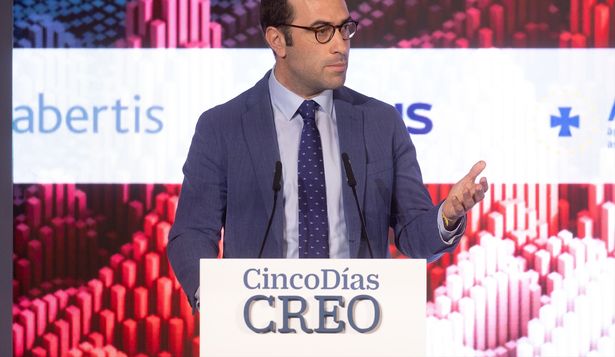 El ministro de Economía, Comercio y Empresa, Carlos Cuerpo, interviene durante el foro ‘CREO’, el foro económico sobre la transformación social y progreso de las empresas en España