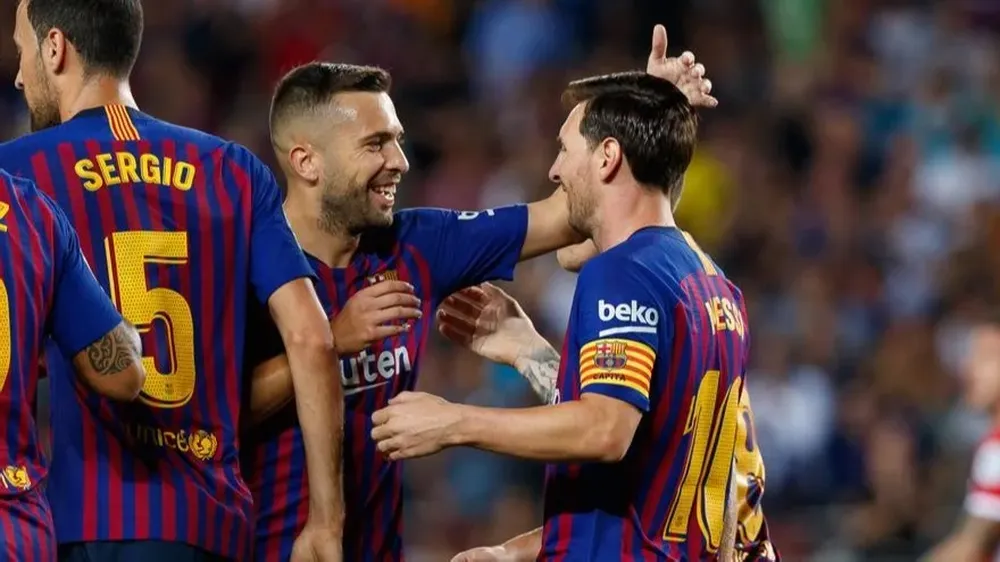 Jordi Alba con Lionel Messi y Sergio Busquets