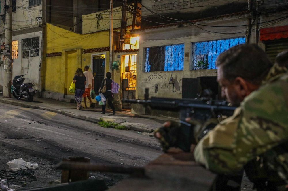 Entre los fallecidos hay cuatro agentes de policía, según información de la Policía Civil.