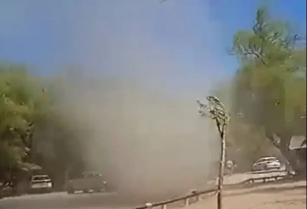 Torbellino de polvo grabado en Durazno