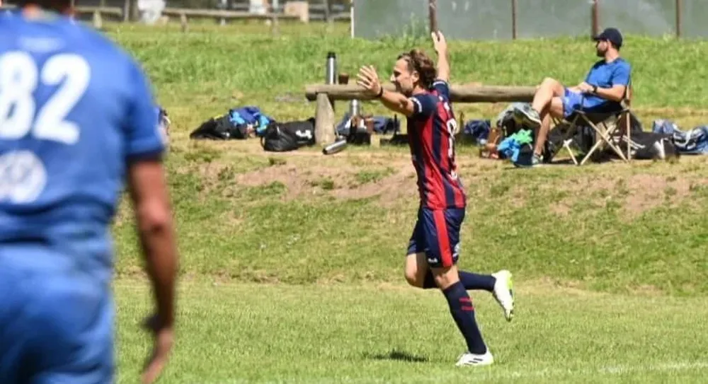 Diego Forlán de festejo