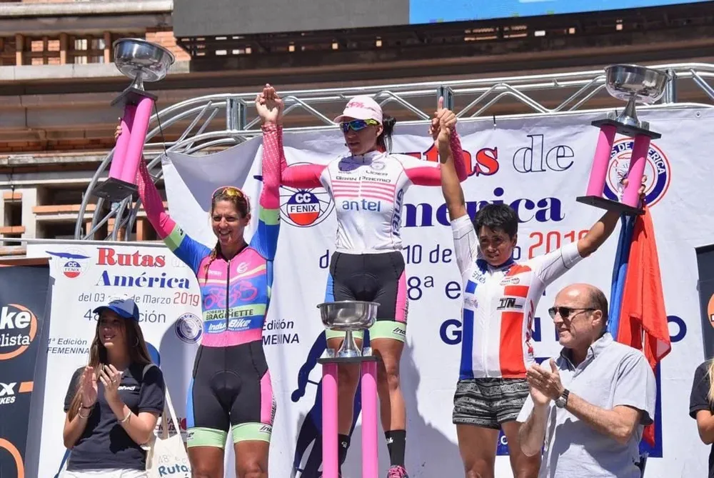 El podio final de la primera Rutas de América Femenina
