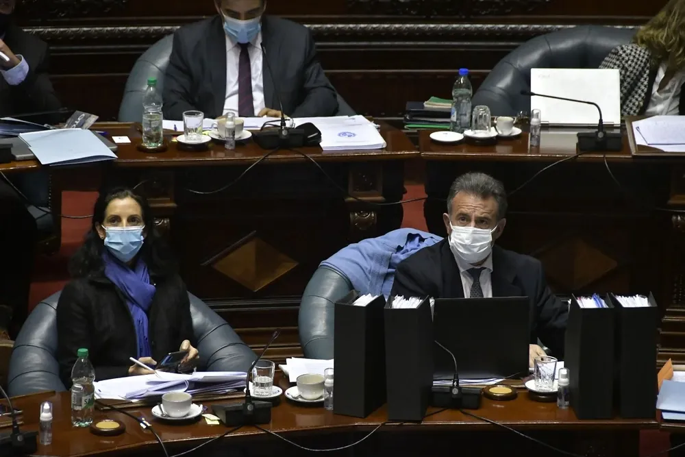 Los ministros Azucena Arbeleche y Daniel Salinas en la interpelación