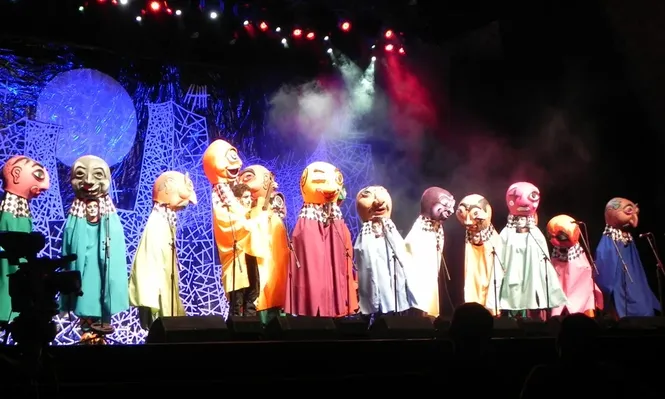 La murga de Eduardo Mega rescató a los cabezudos