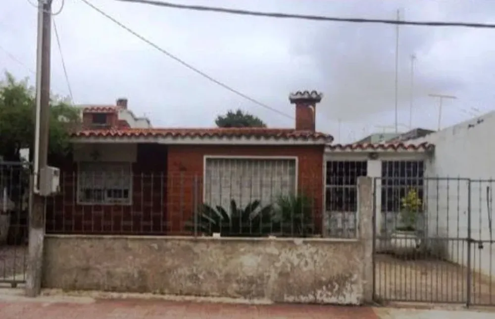 Frente de la propiedad en el barrio La Teja