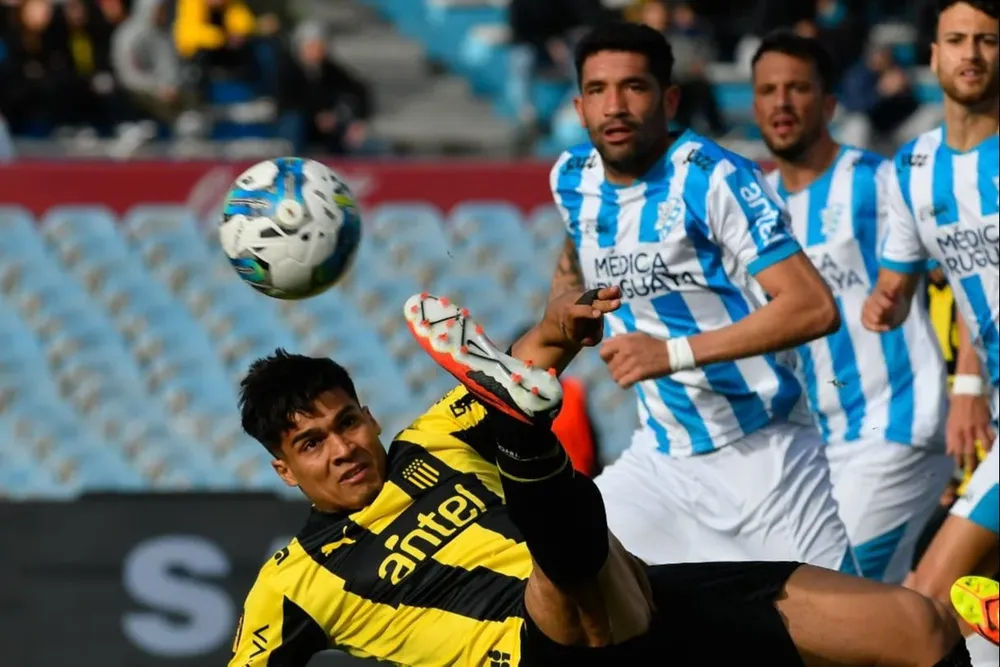 Arezo será titular en el ataque carbonero