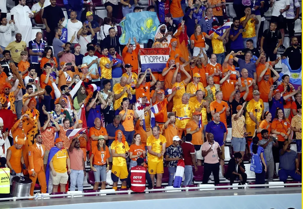 Los hinchas de Holanda siempre se hacen sentir en los estadios del Mundial Qatar 2022