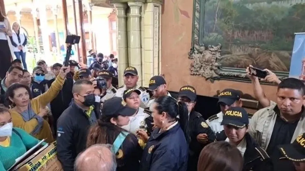 La Fiscalía no dio explicaciones sobre los motivos del allanamiento con la excusa de que se trata de una investigación bajo “reserva judicial”.