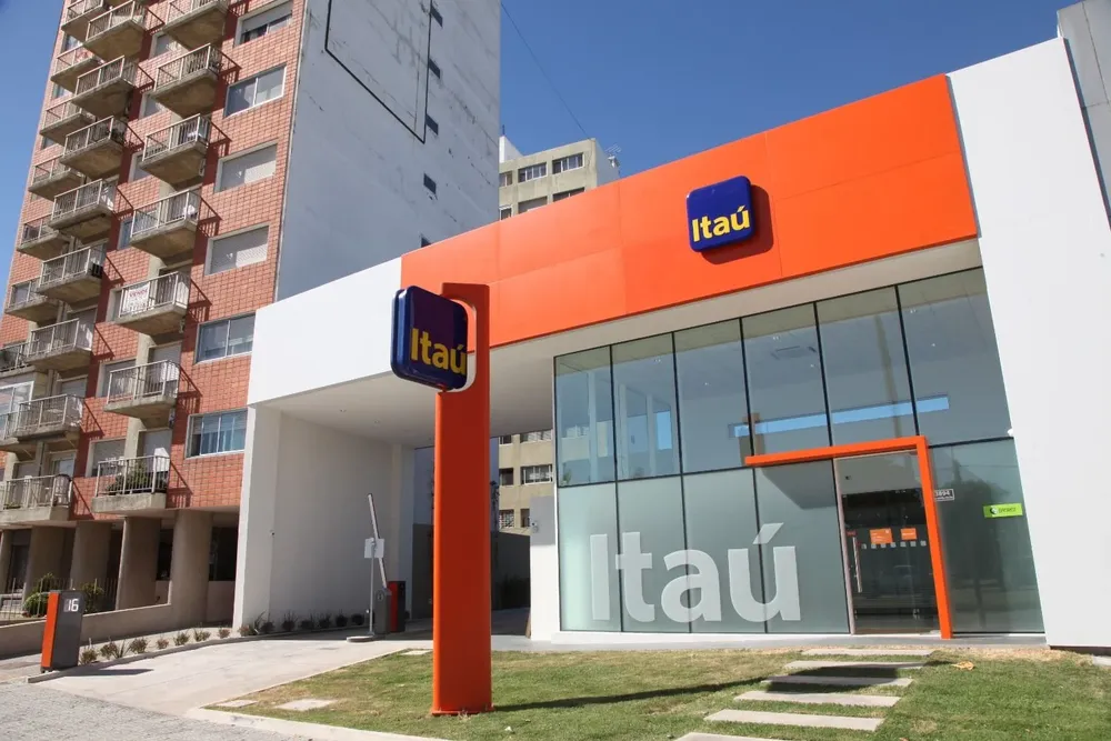 Fachada Itaú
