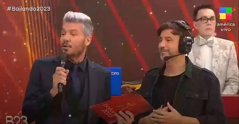 El conductor junto al productor Federico Hoppe