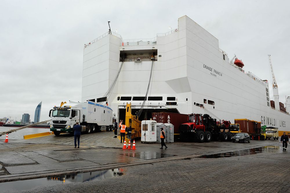 Los dos primeros escáneres llegaron al puerto de Montevideo