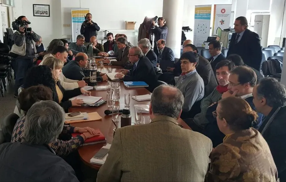 Representantes de gobierno, sindicatos y cámaras empresariales durante una reunión del Consejo Superior Tripartito del sector privado en 2016.