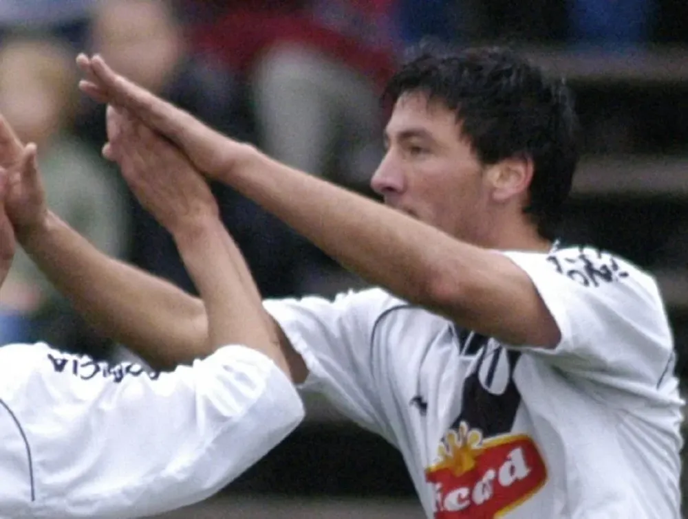 Juan Manuel Olivera con la camiseta de Danubio en la Liguilla PreLibertadores 2006