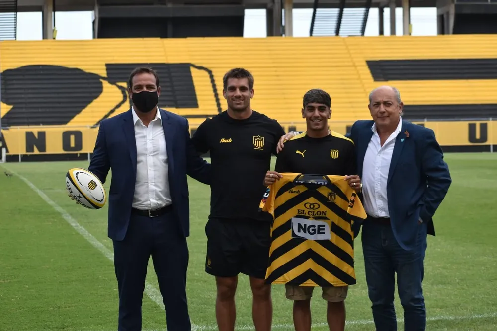 Ruglio, Vilaseca, Facundo Torres y Gustavo Guerra con la camiseta de Peñarol Rugby