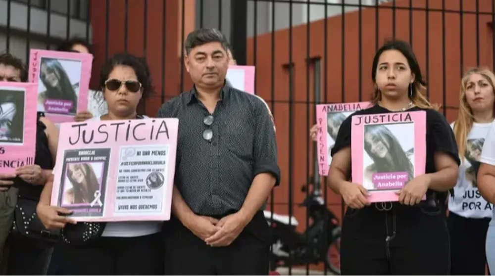 Reclaman 6 años de cárcel contra el futbolista Junior Benitez por violencia contra la familia de su novia