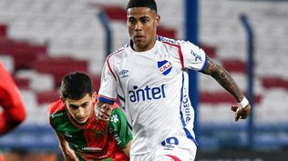 Juan Cruz De los Santos de Nacional ante Boston River por el Torneo Clausura