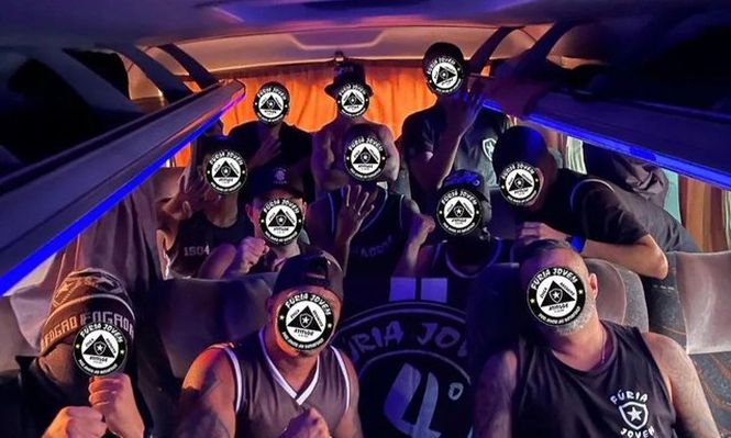 El recibimiento de los hinchas de Peñarol a Botafogo con bombas y la llegada de Furia Jovem, la barra brava del equipo brasileño