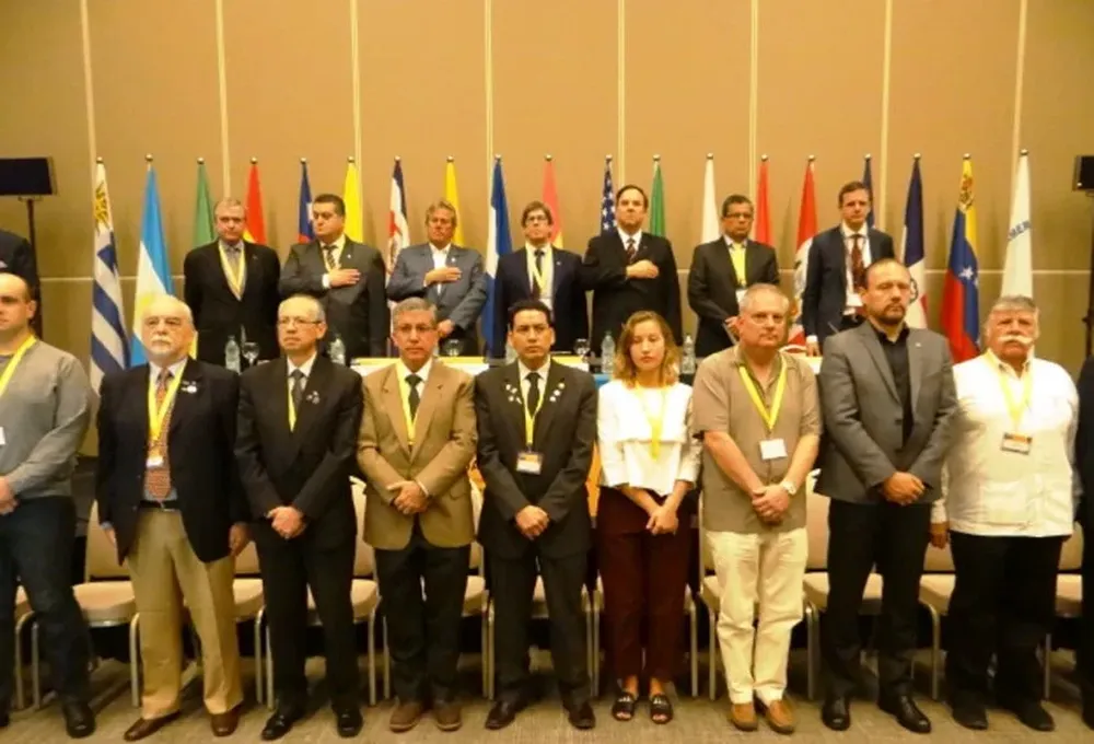 Integrantes de las diferentes delegaciones en el momento de la apertura del congreso