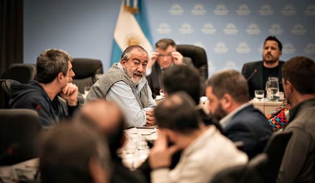 Inesperada alianza entre el Gobierno y el kirchnerismo para frenar el proyecto que frena la reelección de los sindicatos