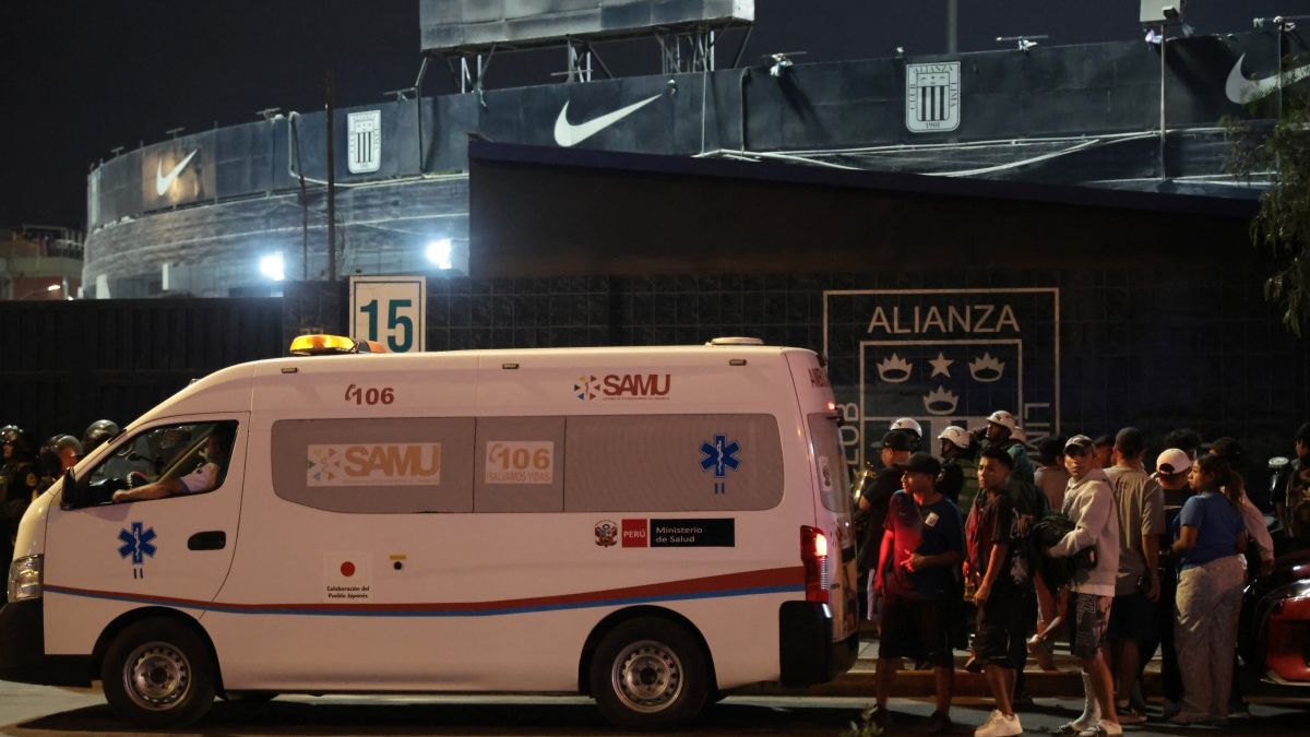 Incidente en banderazo de hinchas de Alianza Lima previo al clásico del fútbol peruano dejó un muerto y 47 heridos