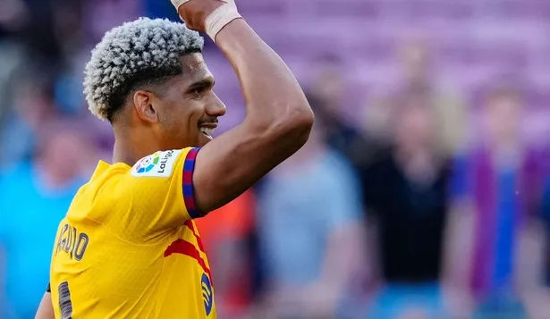 Ronald Araujo celebra la victoria de Barcelona ante Atlético de Madrid