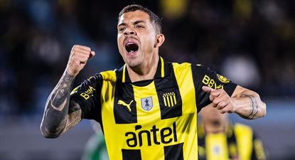Archivo: David Terans festeja su gol para Peñarol ante Liverpool por Copa AUF Uruguay