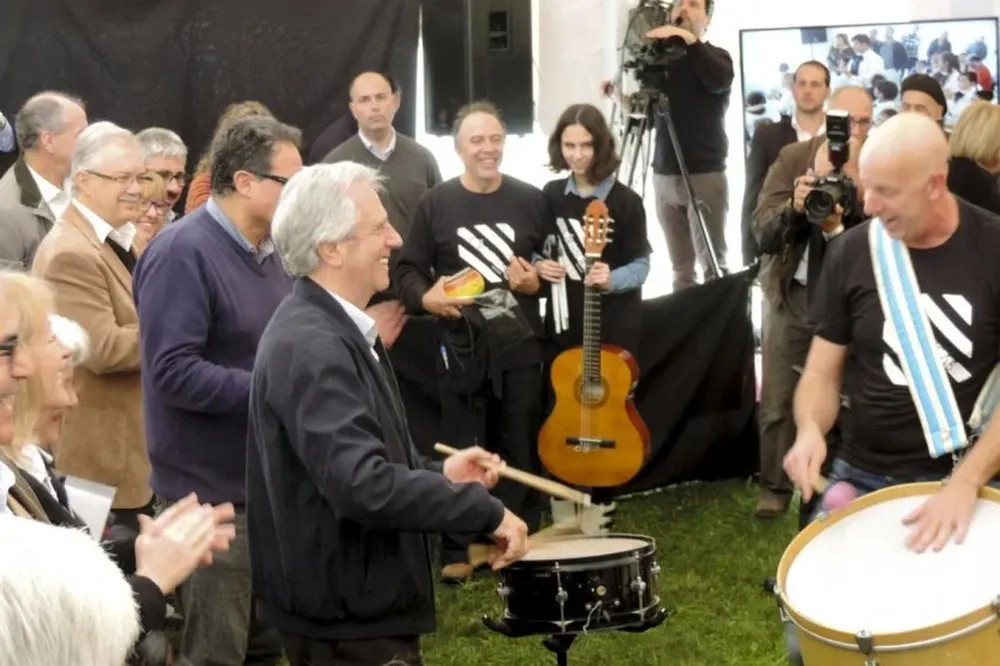 Tabaré Vázquez con el grupo Aguante Beethoven